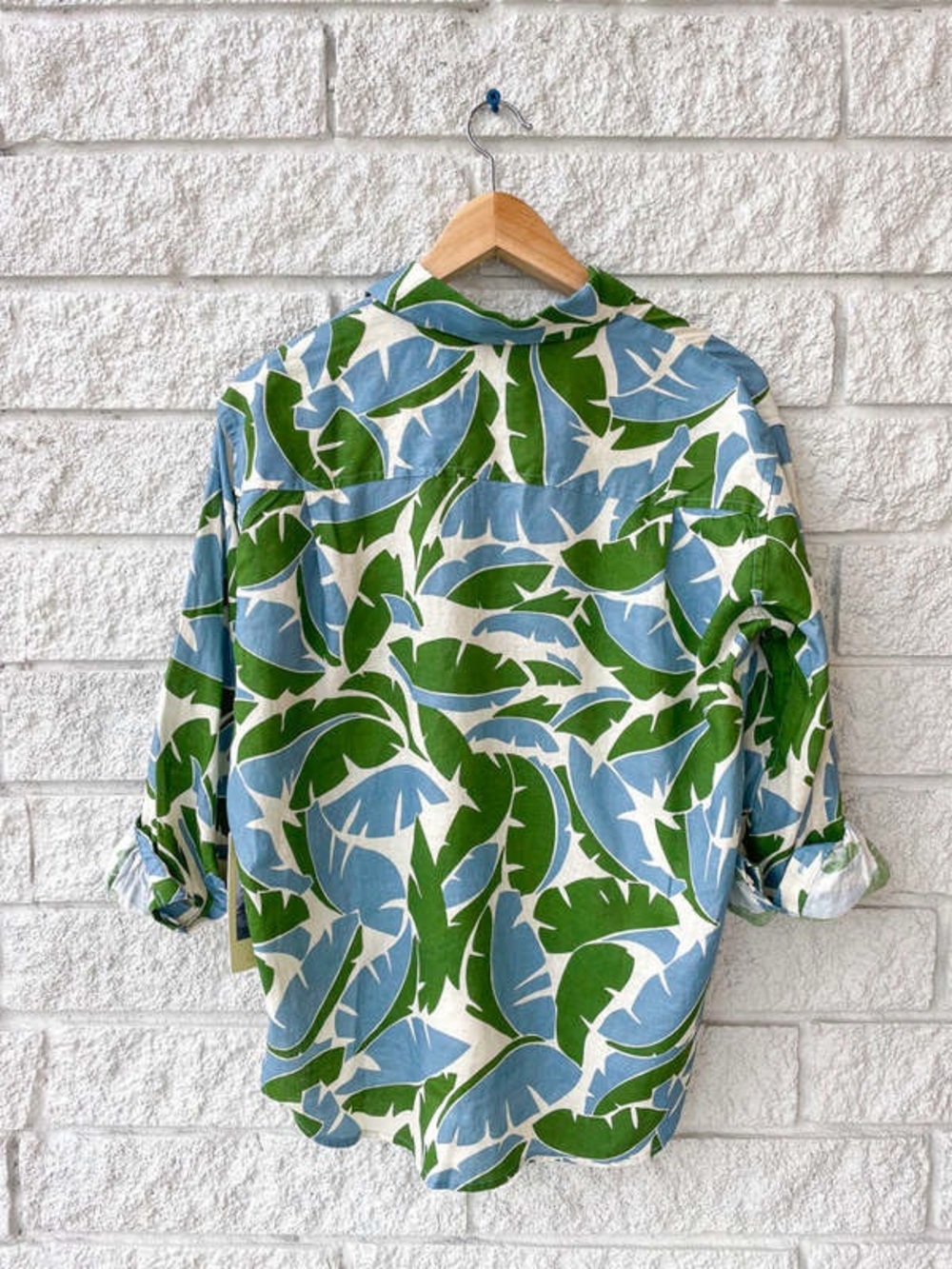 Trovata Blake boyfriend shirt in plantain leaf. NWT XS - Picture 3 of 4